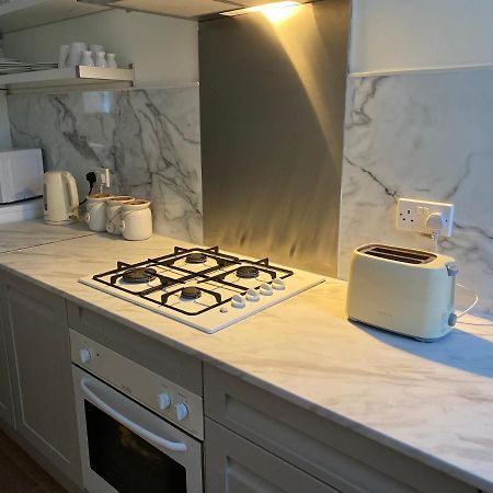Fernlea Spacious Apartment Арброт Екстериор снимка